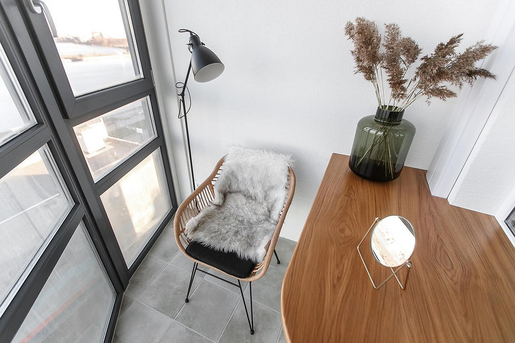 Дубова стільниця як підвіконня, раковина та стіл, практичні рішення для дому