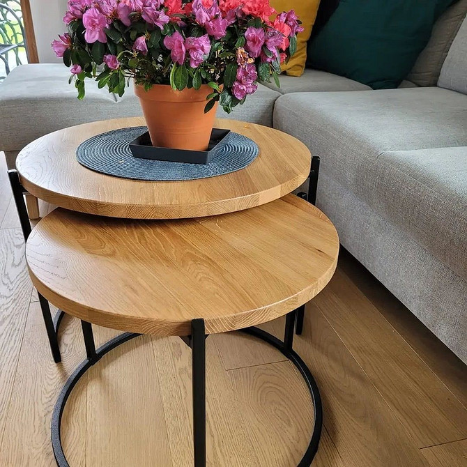 Текстура дерева дуба на стільниці, натуральність та унікальний візерунок матеріалу