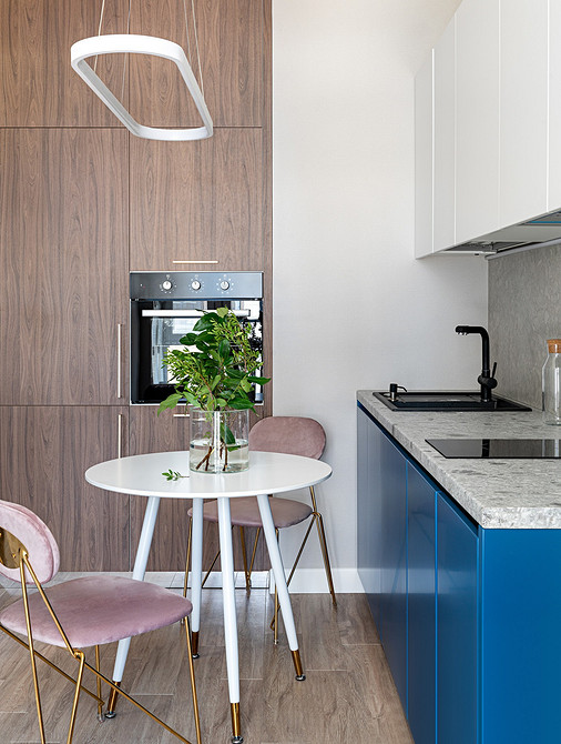 Сучасний м'який стілець з металевими ніжками для мінімалізму. Види стільців.