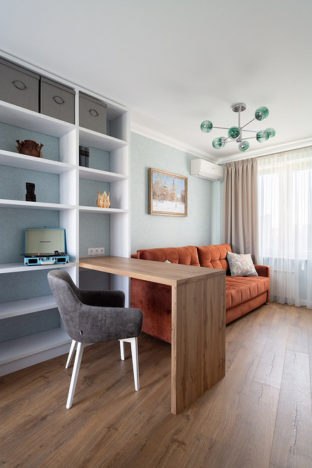 Дизайнерський м'який стілець Світлий м'який стілець з оригінальним дизайном в інтер'єрі сучасної вітальні