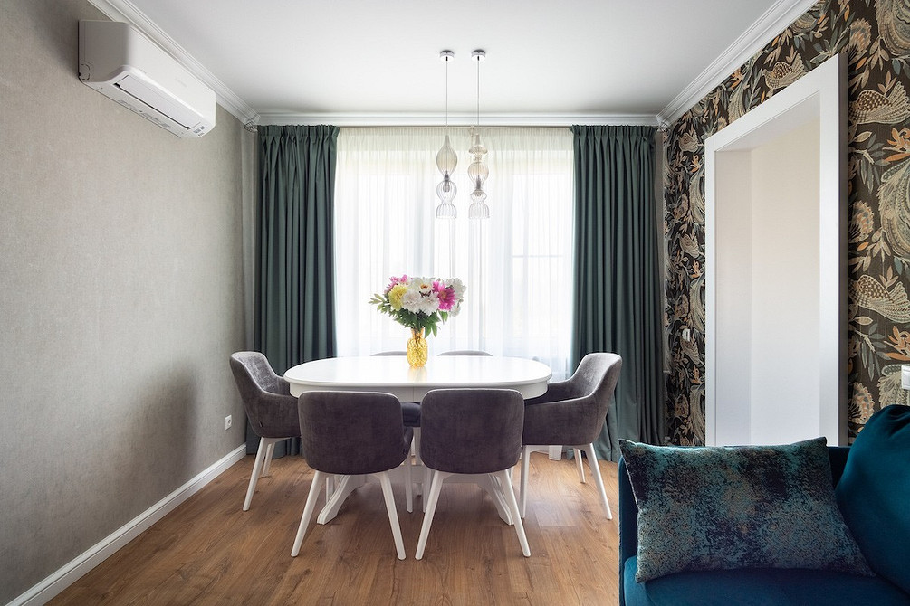 Дерев'яний м'який стілець М'який стілець з дерев'яними ніжками для природного та екологічного інтер'єру