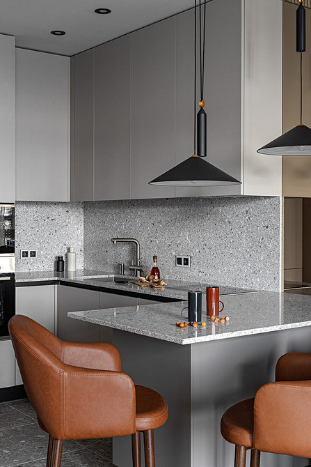 М'який обідній стілець М'який обідній стілець з зручною спинкою для комфортних трапез