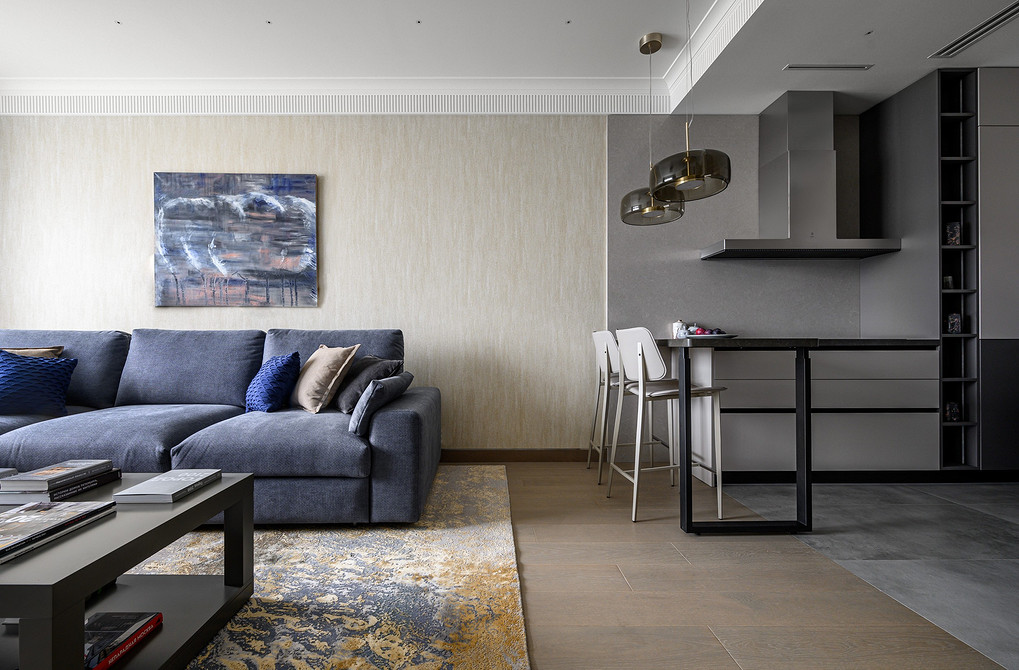 Невеликий кутовий диван ідеально підходить для маленької кухні або маленької сім'ї.