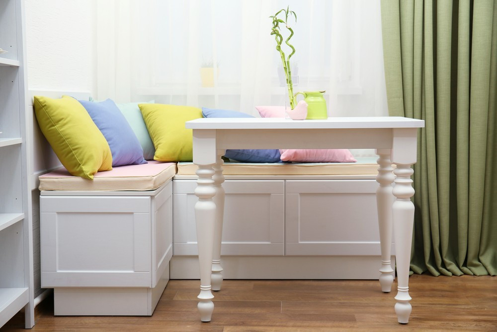 Сучасний кутовий диван з м'якою оббивкою для невеликої кухні 2026.