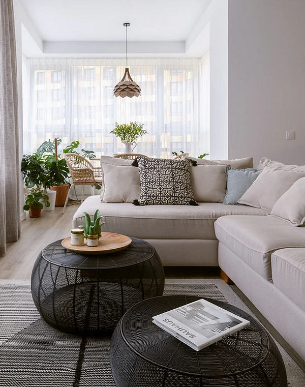 Кутовий диван в інтер'єрі вітальні: поєднання кольору, стилю та меблів для затишку.