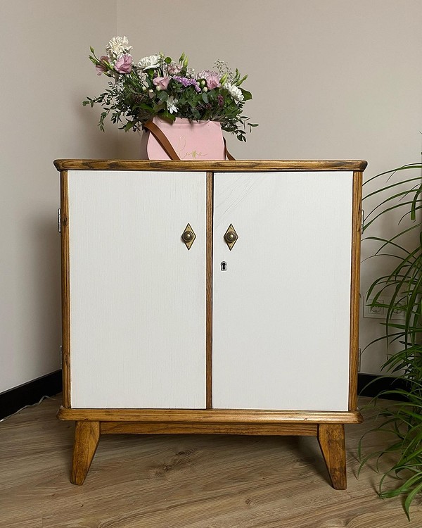 Меблі своїми руками: реставрація старої шафи та її перетворення у 2026.