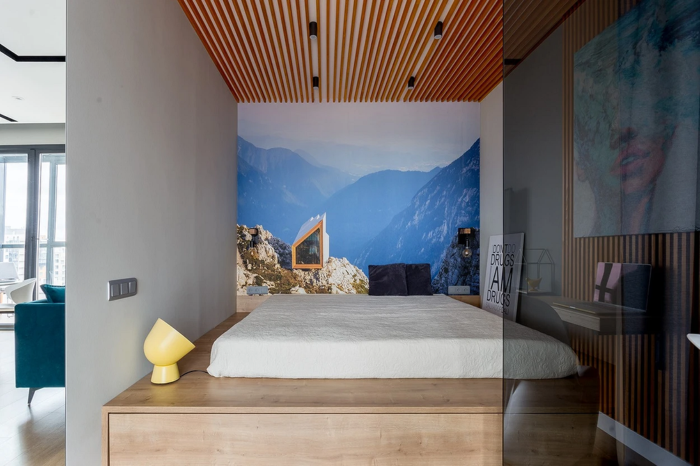 Елегантний дизайн спальні з акцентом на місцях для зберігання. Організація простору.