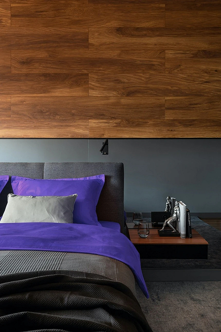 Стильна спальня: дизайн ліжка-подіуму, кольорові рішення та поради по зонуванню.