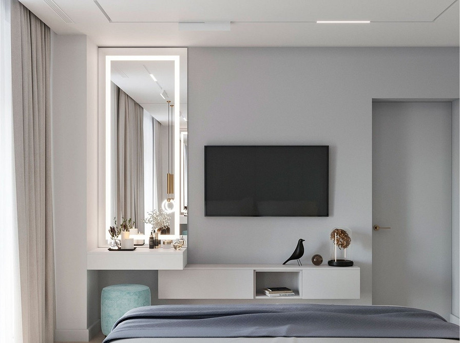 Дерев'яна тумба під телевізор з відкритими полицями для зберігання декоративних елементів.