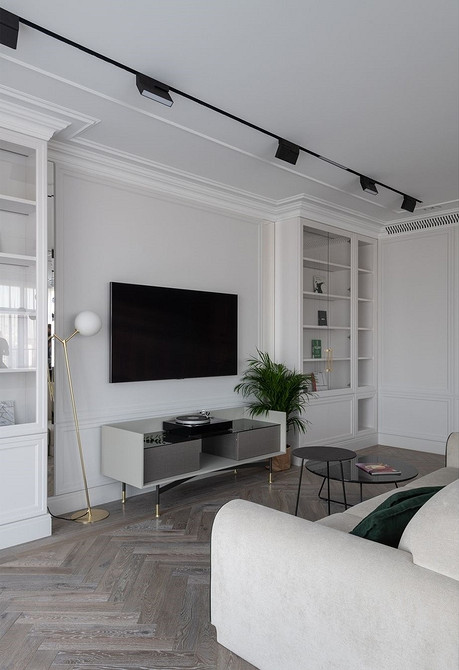 Тумба під телевізор з натурального дерева з виразною текстурою деревини.