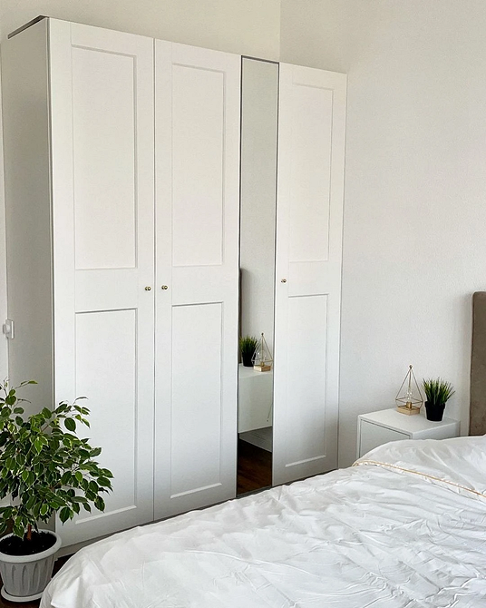 Дзеркальні шафи купе з піскоструйним малюнком 2026: оригінальний декор та стиль.