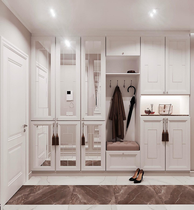 Дзеркальна шафа-купе в спальні з нічним освітленням для затишку.