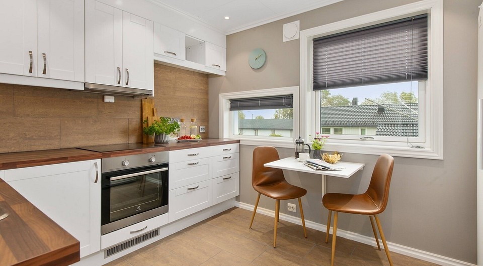 Кольорові фасади Яскрава кухня з кольоровими фасадами: сміливий вибір дизайну кухонних фасадів.