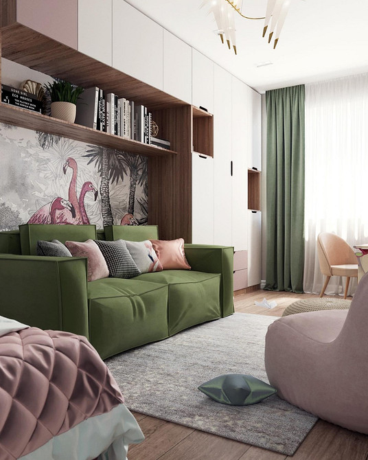 Зелений диван з подушками різних кольорів: яскраві акценти у вітальні 2026.