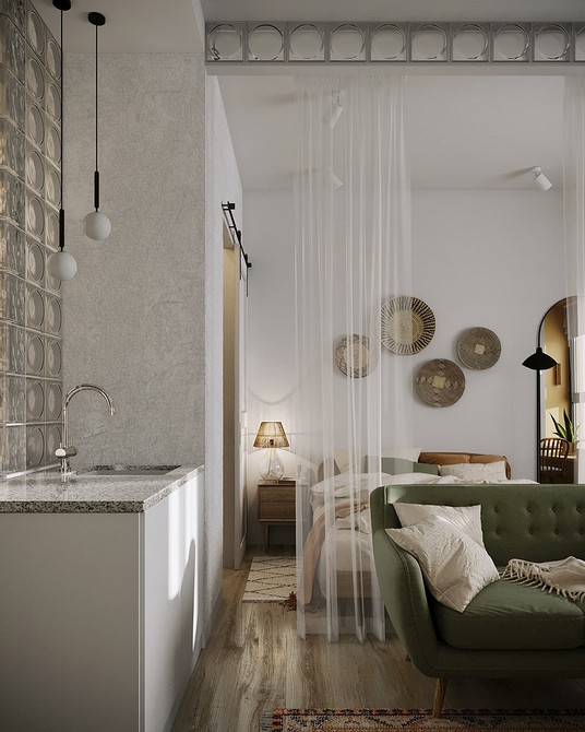 Смарагдовий диван в інтер'єрі з жовтими акцентами, тренд 2026 року